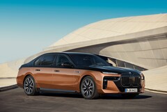 El BMW i7 2024 recorre supuestamente más de 600 KM con una sola carga. (Fuente: BMW)