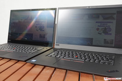 ThinkPad X1 Extreme 4K (izquierda) frente a FHD (derecha) en el sol