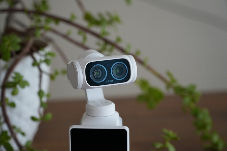 La Insta360 Luna Ultra cuenta con un sistema de doble lente Leica