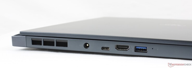 Izquierda: adaptador de CA, USB-C + Thunderbolt 3, HDMI 2.0, USB-A 3.2 Gen. 2