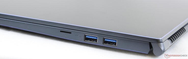 Derecha: Lector MicroSD, 2x USB 3.2 Gen. 1 Tipo A