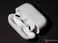 Los AirPods Pro 2 podrían parecerse a un cruce entre su predecesor y los AirPods 3. (Fuente de la imagen: NotebookCheck)