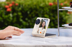 El Find N3 Flip en su acabado Oro Crema. (Fuente de la imagen: Oppo)