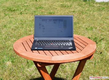 Lenovo ThinkPad X1 Carbon 2017 al sol