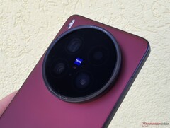 El Vivo X200 Ultra nos impresionó con sus revolucionarias cámaras durante nuestra reciente revisión. (Fuente de la imagen: Notebookcheck)