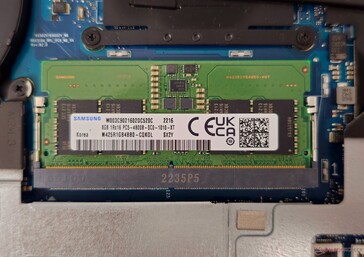 Sólo se puede instalar un módulo DDR5 SO-DIMM adicional
