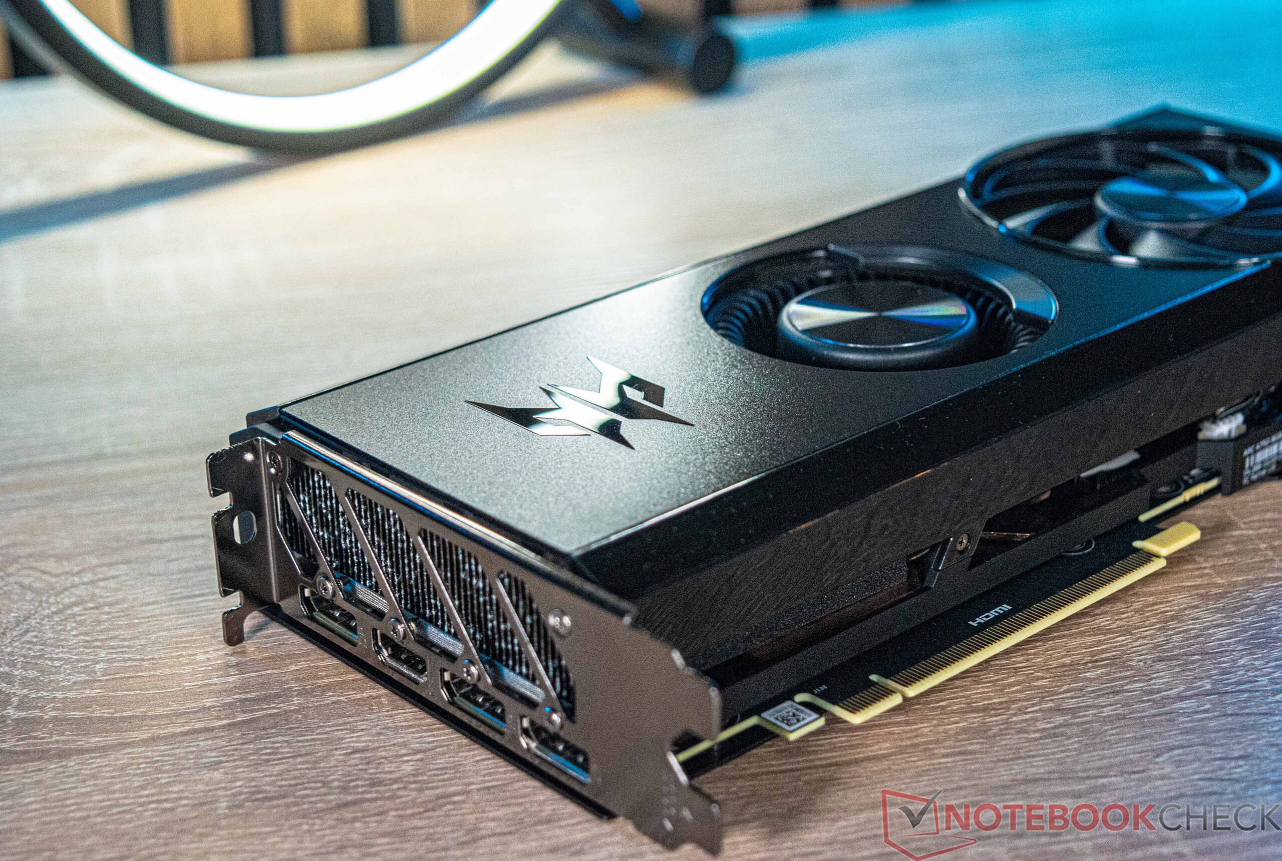 Scheda Video ACER Predator BiFrost Intel Arc A750 OC - 8GB GDDR6, 2200 MHz, 3xDP E HDMI, Supporto 4 Monitor 8K