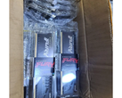 El palé de devoluciones de Amazon con 40 sticks de módulos de memoria Fury Beast DDR5 de 16 GB de Kingston