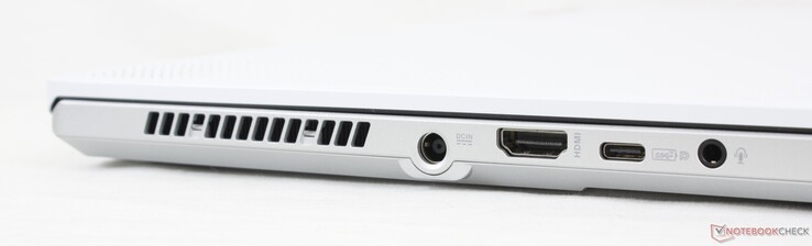 Izquierda: adaptador de CA, HDMI 2.0b, USB-C 3.2 Gen. 2 (con DP, PD o G-Sync), audio combinado de 3,5 mm