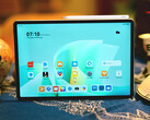 El Huawei M-Pencil Pro se fija magnéticamente al MatePad 11.5 S.