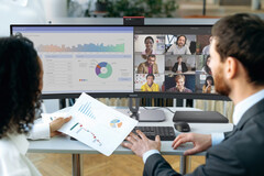 El Philips 49B2U6903CH es como tener un par de monitores de 27 pulgadas y 16:9 colocados uno al lado del otro. (Fuente de la imagen: Philips)