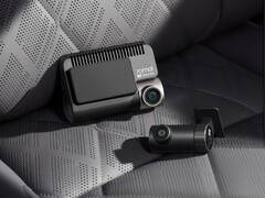 La 70mai A810S es una dash cam de doble canal
