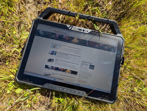 La tableta Dell Latitude 7230 Rugged Extreme alcanza 1000+ nits para una gran visibilidad en exteriores (Fuente de la imagen: Notebookcheck)