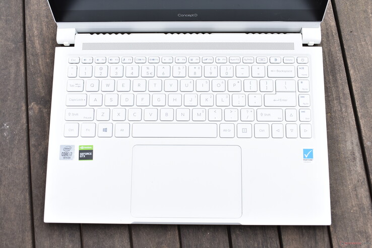 Área del teclado del Acer ConceptD 3 Ezel