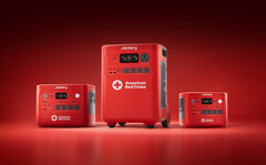 El Jackery HomePower 2000 Plus v2 Edición Cruz Roja, el Jackery HomePower 3600 Plus Edición Cruz Roja y el Jackery HomePower 1000 Plus v2 Edición Cruz Roja (de izquierda a derecha)