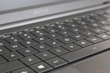 Las principales teclas QWERTY son suaves y relativamente silenciosas