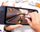 Aparte de la pantalla fácilmente rayable, la Nintendo Switch 2 parece estar bien construida (Fuente de la imagen: JerryRigEverything)