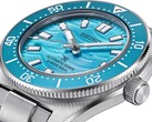 Primer plano del Seiko Prospex 1965 Heritage Diver, en el que se aprecian su esfera azul, el indicador de fecha, las agujas y los índices luminosos, así como la caja de acero inoxidable.