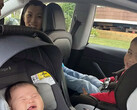 Nace el primer 'bebé Tesla' en el coche eléctrico mientras está en modo Autopilot