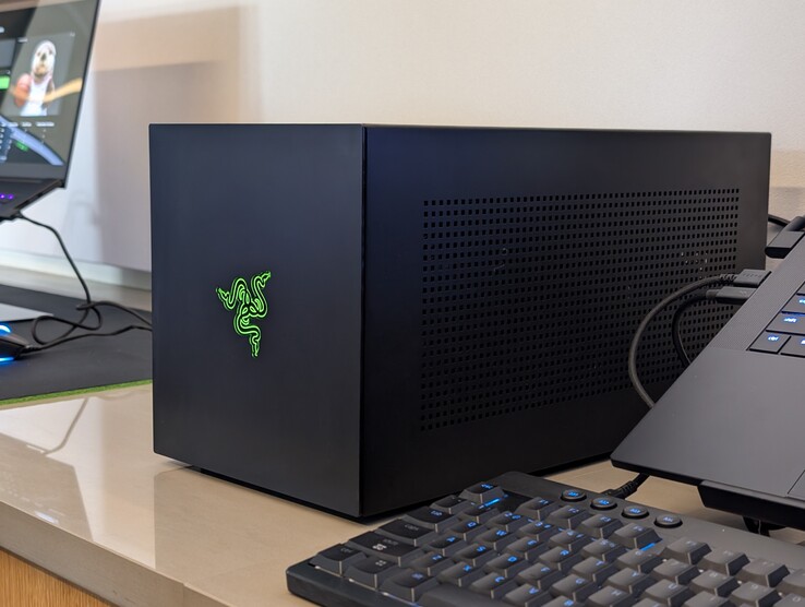 Nuevo puerto Thunderbolt 5 para mejorar la compatibilidad con eGPU