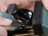 Google ha fijado el panel trasero del Pixel Watch con un innovador adhesivo. (Fuente de la imagen: iFixit)