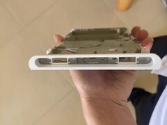 El supuesto fotograma de un rumoreado prototipo de Nintendo Switch 2 OLED (en la imagen) ha llevado a algunos jugadores esperanzados a creer que ya se está trabajando en una Nintendo Switch 2 OLED. (Fuente de la imagen: Gazlog)