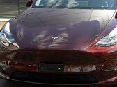 Modelo Y rojo cereza medianoche con faros matriciales (imagen: Vision E Drive/YT)
