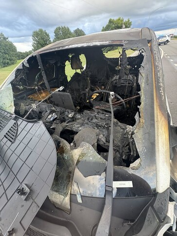 Vista frontal del Mustang Mach E tras el incendio (Fuente de la imagen: Chase Roberts)