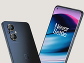 El OnePlus Nord N20 tiene un diseño sencillo, a diferencia del OnePlus 10 Pro. (Fuente de la imagen: PCMag UK)