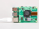 El HAT PoE+ es un HAT relativamente corto para las placas Raspberry Pi. (Fuente de la imagen: Raspberry Pi Foundation)