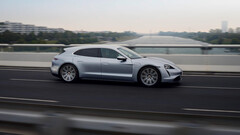 Según una prueba en la autopista alemana, el Porsche Taycan Turbo Sport Turismo tiene una autonomía de 130 kilómetros a 160 mph (Imagen: Porsche)