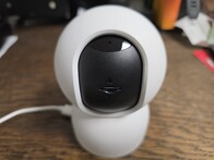 La lente puede estar cubierta mecánicamente por la carcasa.