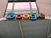 El logotipo de Google en la fachada de un edificio. (Fuente de la imagen: Hardeep Singh vía Pexels)