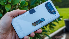 El smartphone &#039;Ultimate&#039; de ASUS podría recibir esta vez hasta 24 GB de RAM, imagen del ROG Phone 7 Ultimate. (Fuente de la imagen: Notebookcheck)