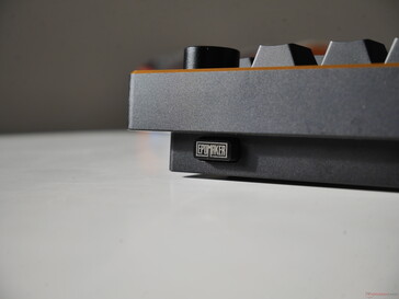 Teclado Tide 75 Compartimento de almacenamiento USB