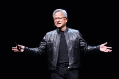 Jensen Huang, consejero delegado de Nvidia dando un discurso (Fuente de la imagen: CNA)