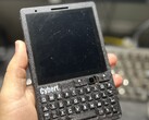 El CyberT parece una BlackBerry pero está alimentado por una Raspberry Pi CM4 (Fuente de la imagen: Carbon Computers)