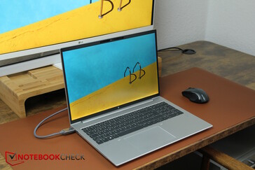 El HP EliteBook 865 G10
