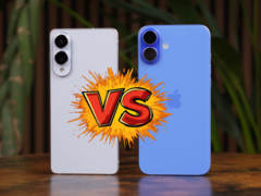 El Galaxy S25 Edge y el iPhone 16 Plus tienen dimensiones similares, excepto el grosor. (Fuente de la imagen: Versus en YouTube)