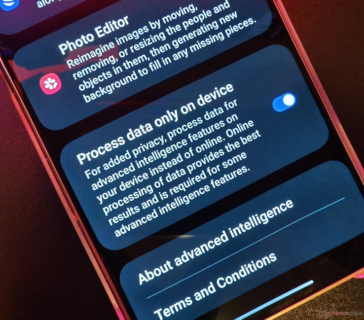 Samsung está dando a los usuarios la opción de limitar las funciones de IA únicamente al funcionamiento en el dispositivo. (Imagen: Notebookcheck)