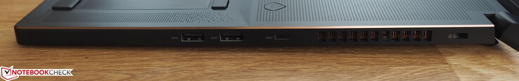 Lado derecho: dos puertos USB-A 3.0, puerto USB-C 3.0, Kensington Lock