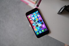 El iPhone SE 3 lucirá un diseño más novedoso, pero se espera que el modelo de iPhone SE de este año se parezca bastante al iPhone 8. (Fuente: Trusted Reviews)
