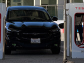 Tesla rueda un anuncio sobre la interoperabilidad de los supercargadores (imagen: Hemmati/X)