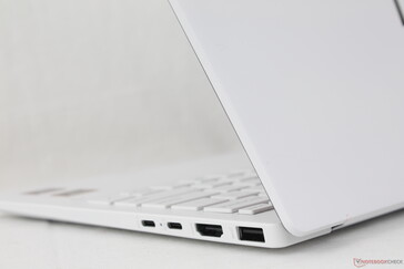 La superficie cerámica en particular oculta muy bien las huellas dactilares y las manchas