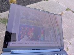 Al aire libre bajo la luz del sol