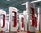 Los Supercargadores prefabricados agilizan la instalación en un 50% (imagen: Tesla)