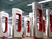 Los Supercargadores prefabricados agilizan la instalación en un 50% (imagen: Tesla)