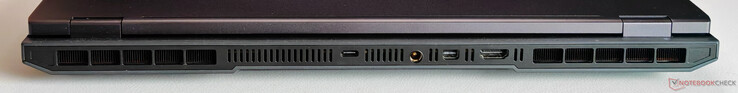 Trasera: USB-C 3.2 Gen.2 (10 Gbit/s, DisplayPort ALT modo 1.4 a través de dGPU, 140W Power Delivery), conector de alimentación, Mini-DisplayPort 2.1, HDMI 2.1