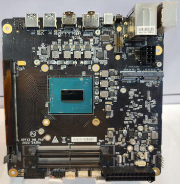 Intel Raptor Lake-HX mobo (Fuente de la imagen: WCCFTech)