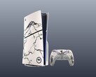 La PS5 y su mando con skins personalizados de Ghost of Yotei.